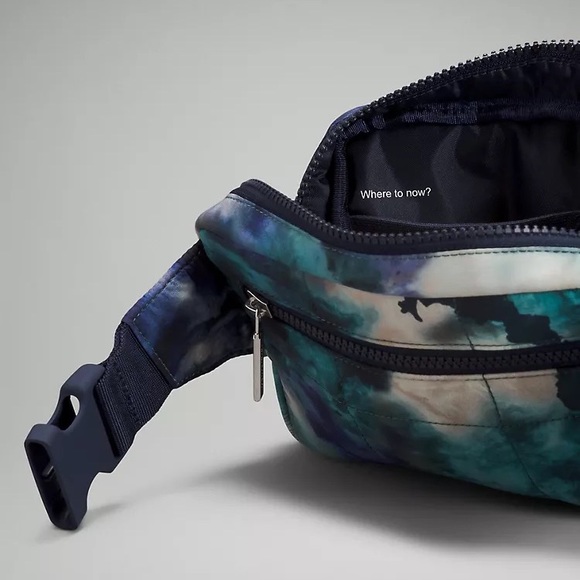 Lululemon Quilted Grid Belt Bag, NWT, Color: Meteor Wash Print Multi, VERY RARE - Picture 6 of 7